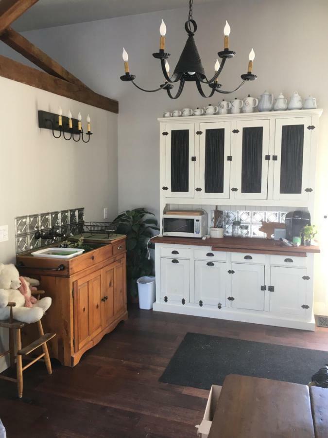 The Carriage House Flat - Downtown Paris Canada 외부 사진
