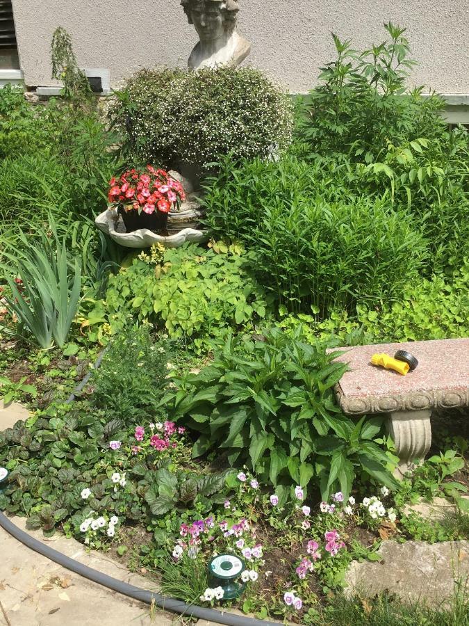 The Carriage House Flat - Downtown Paris Canada 외부 사진