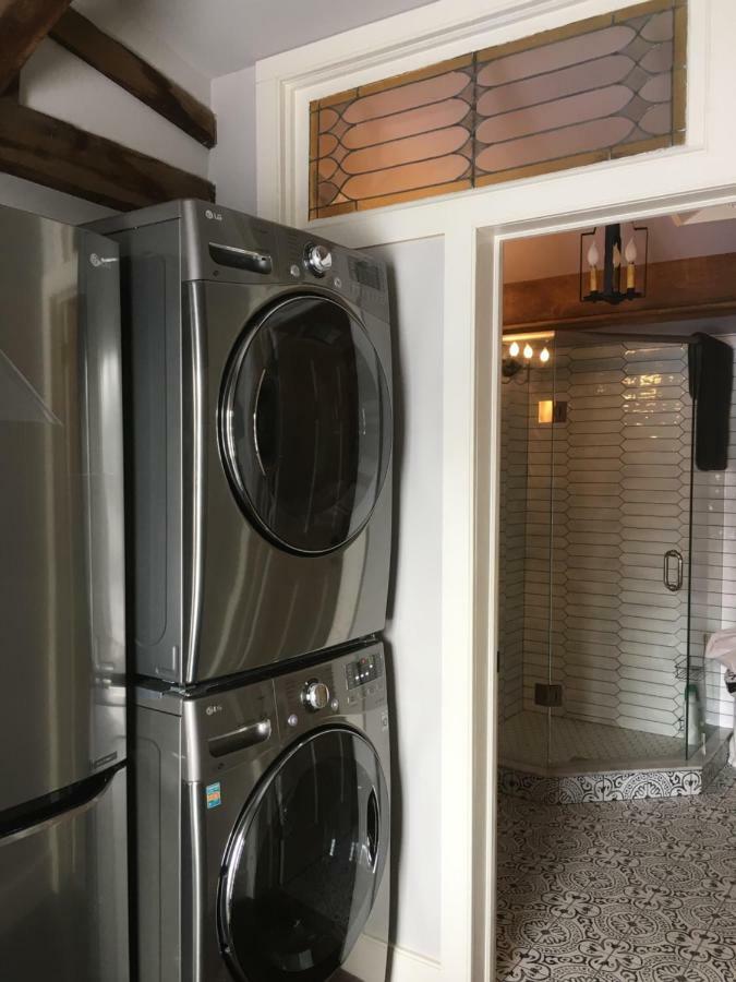 The Carriage House Flat - Downtown Paris Canada 외부 사진