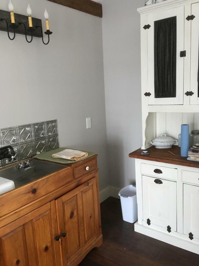 The Carriage House Flat - Downtown Paris Canada 외부 사진